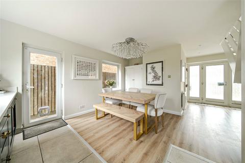 undefined, Holly Close, Woking GU21