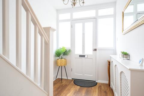 undefined, King George Avenue, WALTON-ON-THAMES, KT12