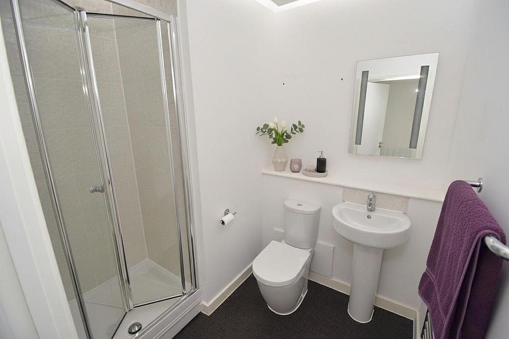 Ensuite Bedroom Two.jpg