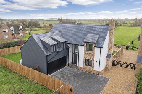4 bedroom detached house for sale, The Highway, St. Neots PE19