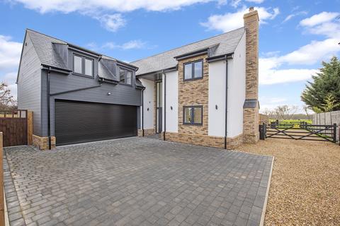 4 bedroom detached house for sale, The Highway, St. Neots PE19