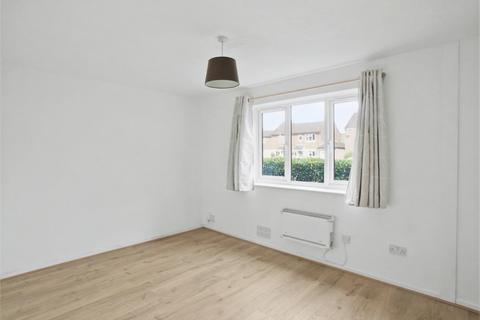 1 bedroom ground floor maisonette to rent, Cambridge Road, West Molesey KT8