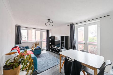 2 bedroom flat to rent, 98 Bow Road, London E3