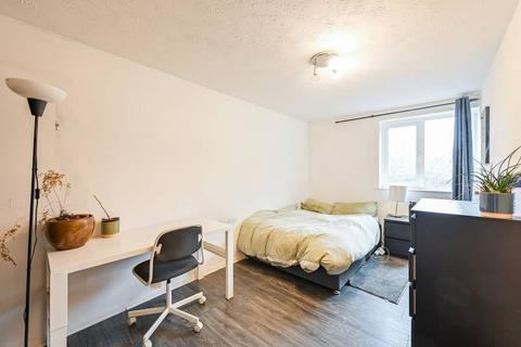2 bedroom flat to rent, 98 Bow Road, London E3