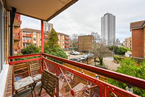 2 bedroom flat to rent, 98 Bow Road, London E3