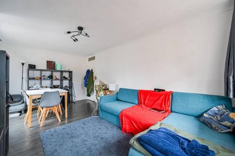 2 bedroom flat to rent, 98 Bow Road, London E3