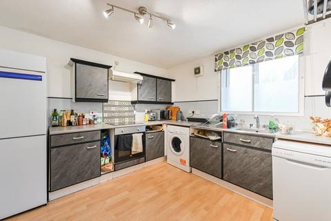 2 bedroom flat to rent, 98 Bow Road, London E3