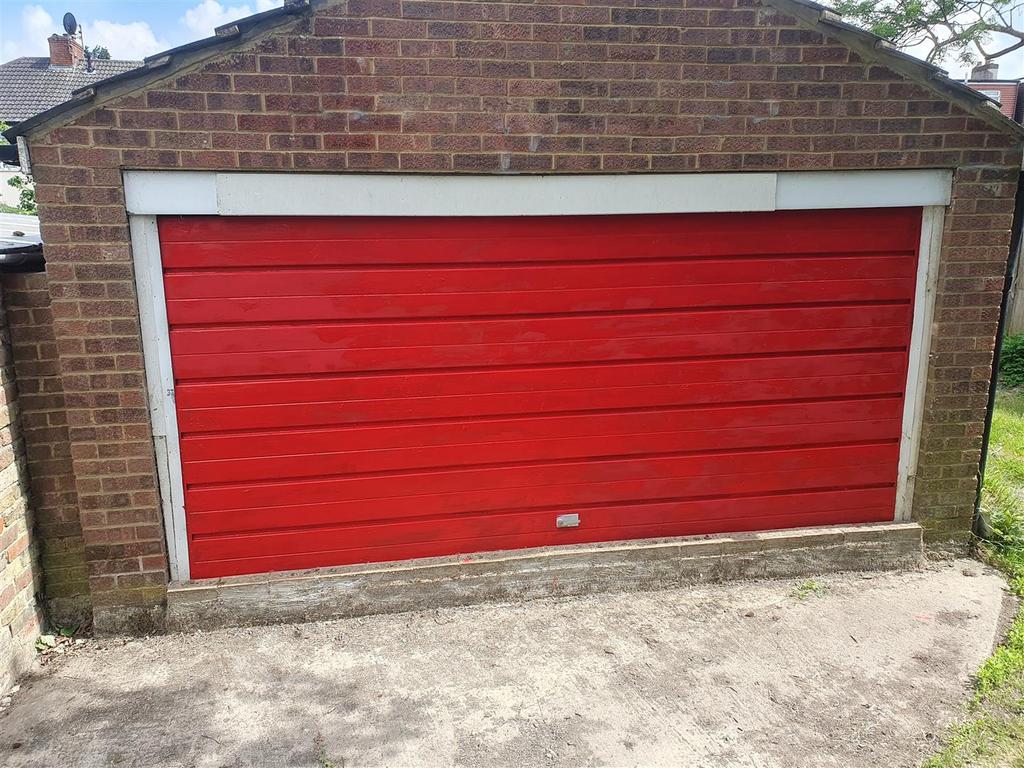 Garage shot2 Hillview.jpg