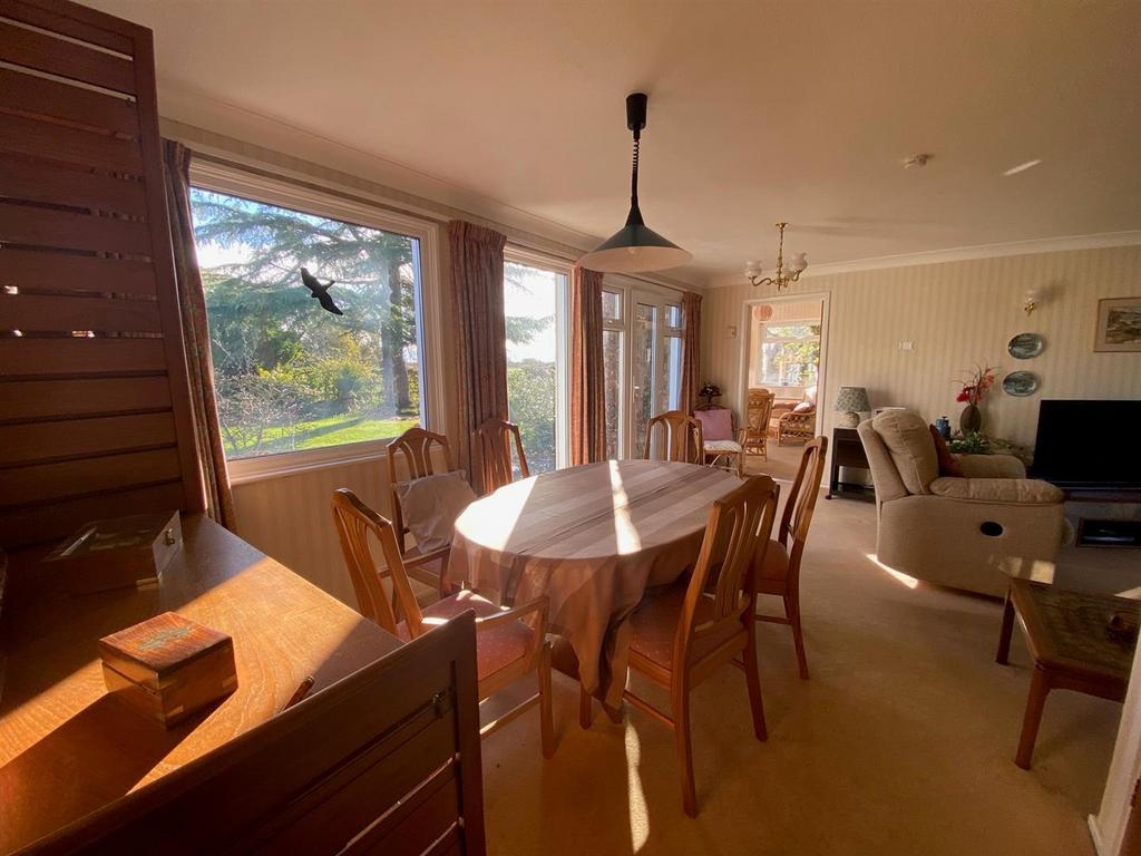 Dining Area.jpg