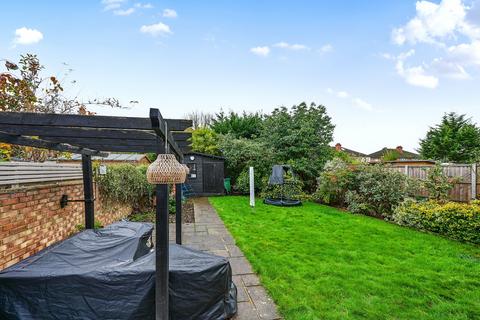 3 bedroom detached house for sale, Wellington Road, Surrey TW15