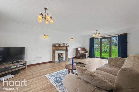 4 bedroom detached house for sale, Manor Gardens, Wisbech