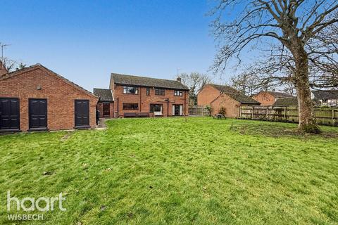 4 bedroom detached house for sale, Manor Gardens, Wisbech