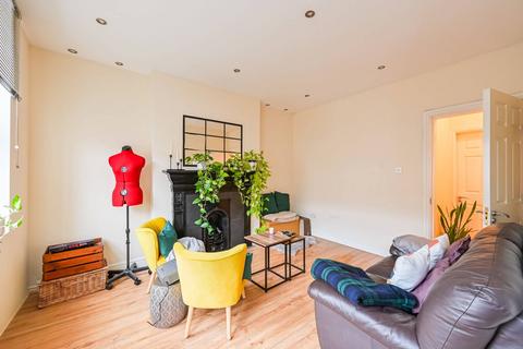2 bedroom flat for sale, Tottenham Lane, Crouch End, London, N8
