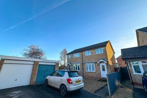 3 bedroom semi-detached house to rent, Plum Tree Close, Bridgwater TA6
