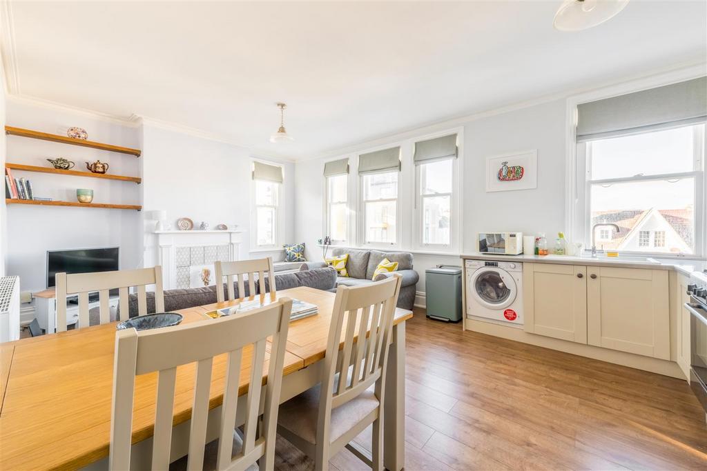 Flat 3, 1 Sackville Gardens-7.jpg