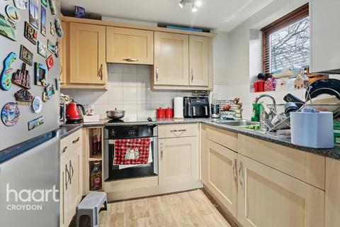 2 bedroom flat for sale, Goodman Crescent, Croydon