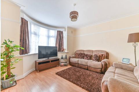 2 bedroom flat to rent, Church Lane, Kingsbury, London, NW9