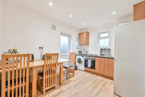 2 bedroom flat to rent, Church Lane, Kingsbury, London, NW9