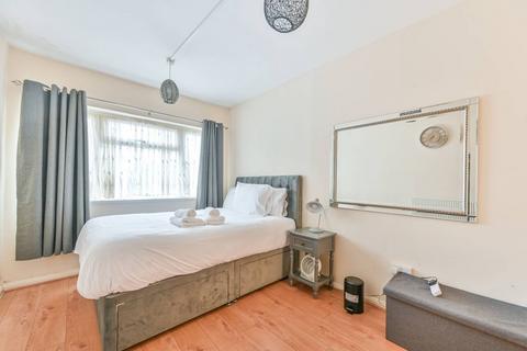 2 bedroom flat to rent, Church Lane, Kingsbury, London, NW9