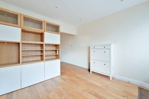 2 bedroom terraced house to rent, Neal Street, WD18, Watford, WD18