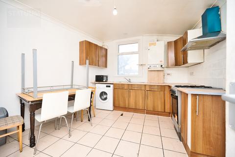 3 bedroom flat to rent, Ramsay Road, Forest Gate, Walhtam Forest, London, E7