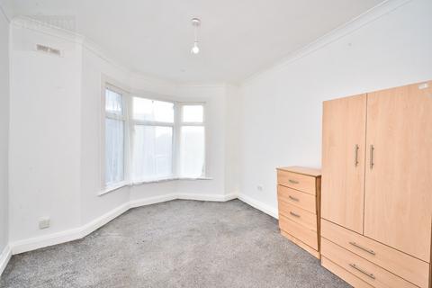 3 bedroom flat to rent, Ramsay Road, Forest Gate, Walhtam Forest, London, E7