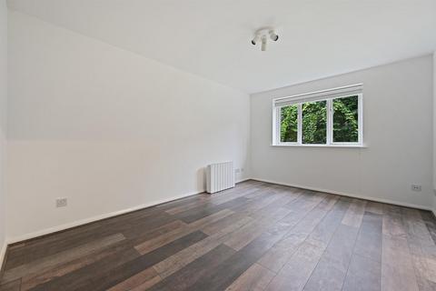 1 bedroom flat to rent, Draycott Close, London NW2