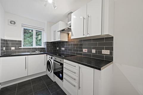 1 bedroom flat to rent, Draycott Close, London NW2