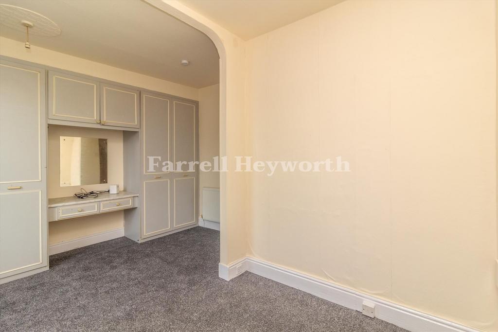 Bedroom 1 image 2