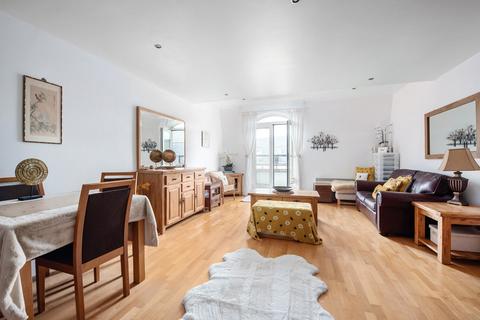 1 bedroom flat for sale, Thames Edge Court, Staines TW18