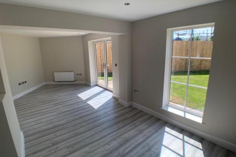 4 bedroom detached house to rent, Old School Drive, Kirk Sandall, Doncaster