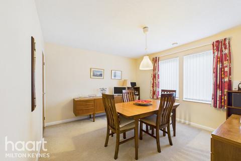Symington Court, Shenley Lodge