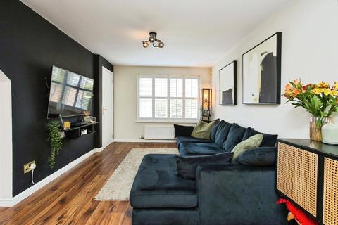 3 bedroom semi-detached house to rent, Teise Close, Kent TN2