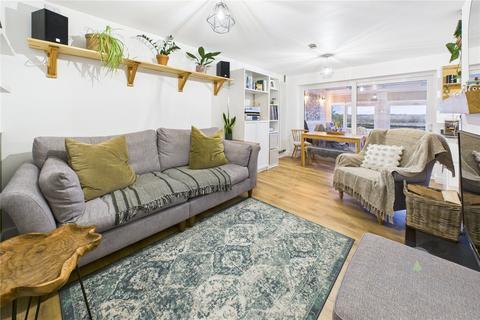 2 bedroom bungalow for sale, Dowthorpe Hill, Northampton NN6