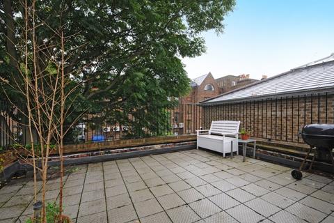 3 bedroom flat to rent, King Street, Hammersmith, London, W6