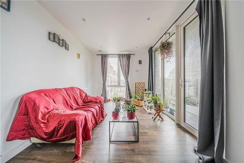 2 bedroom flat to rent, Aldenham Court, Edgware HA8