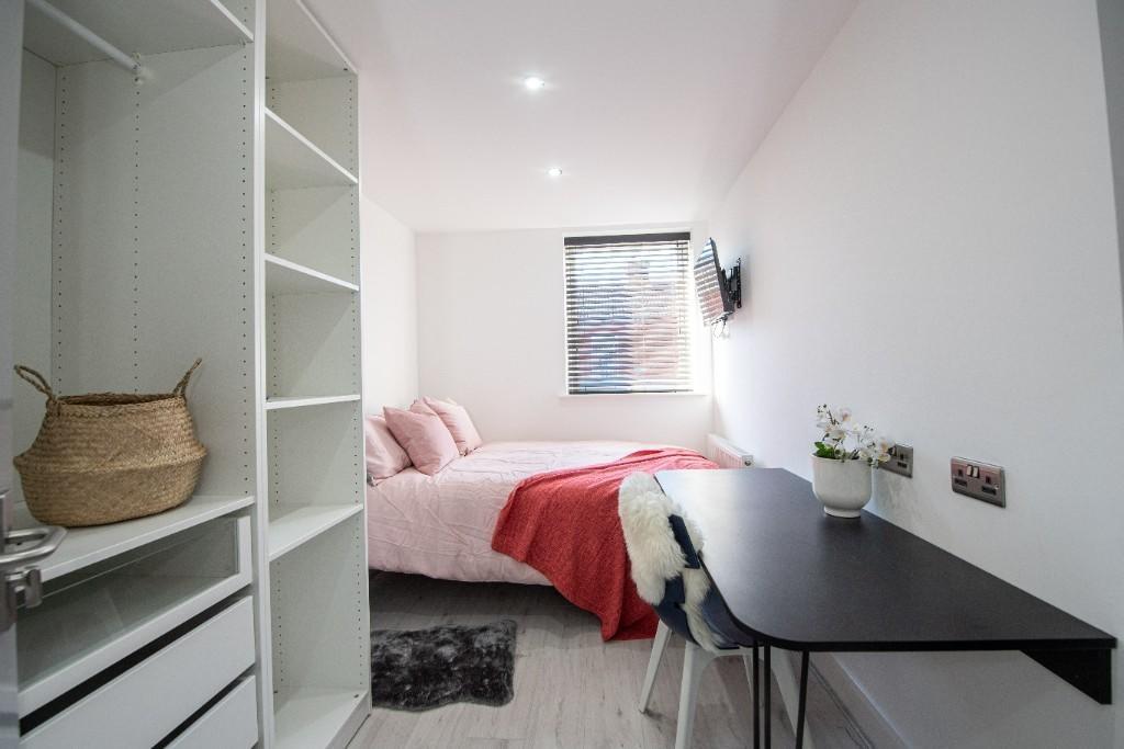 A bright and well-maintained double bedroom fea...