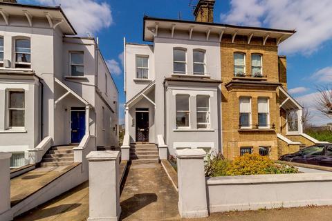 2 bedroom flat to rent, Castelnau, London