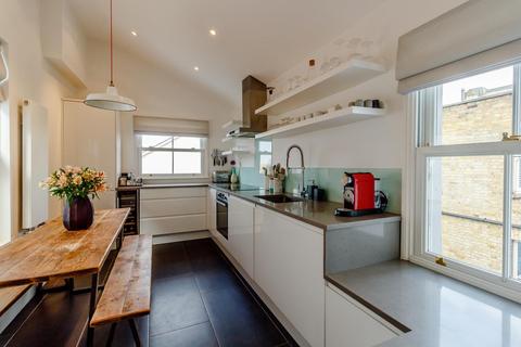 2 bedroom flat to rent, Castelnau, London