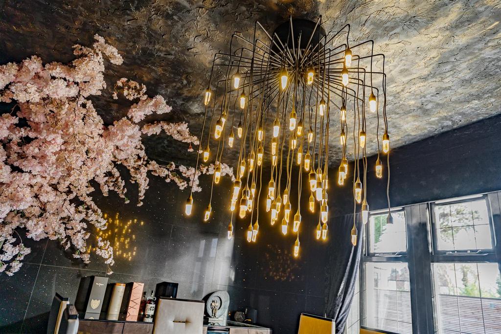 Dining Room Lighting feature