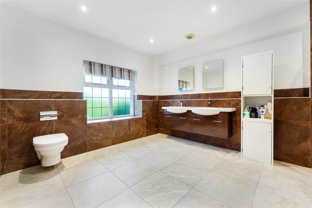 En Suite Bathroom