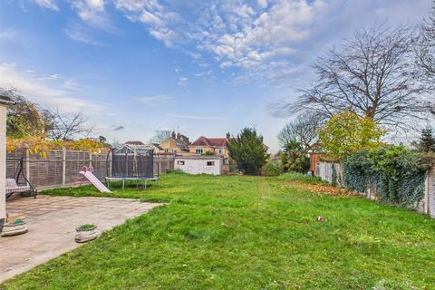 4 bedroom detached house for sale, St. Johns Avenue, Harlow CM17