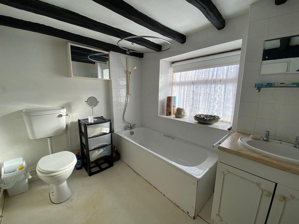 Bathroom.jpg