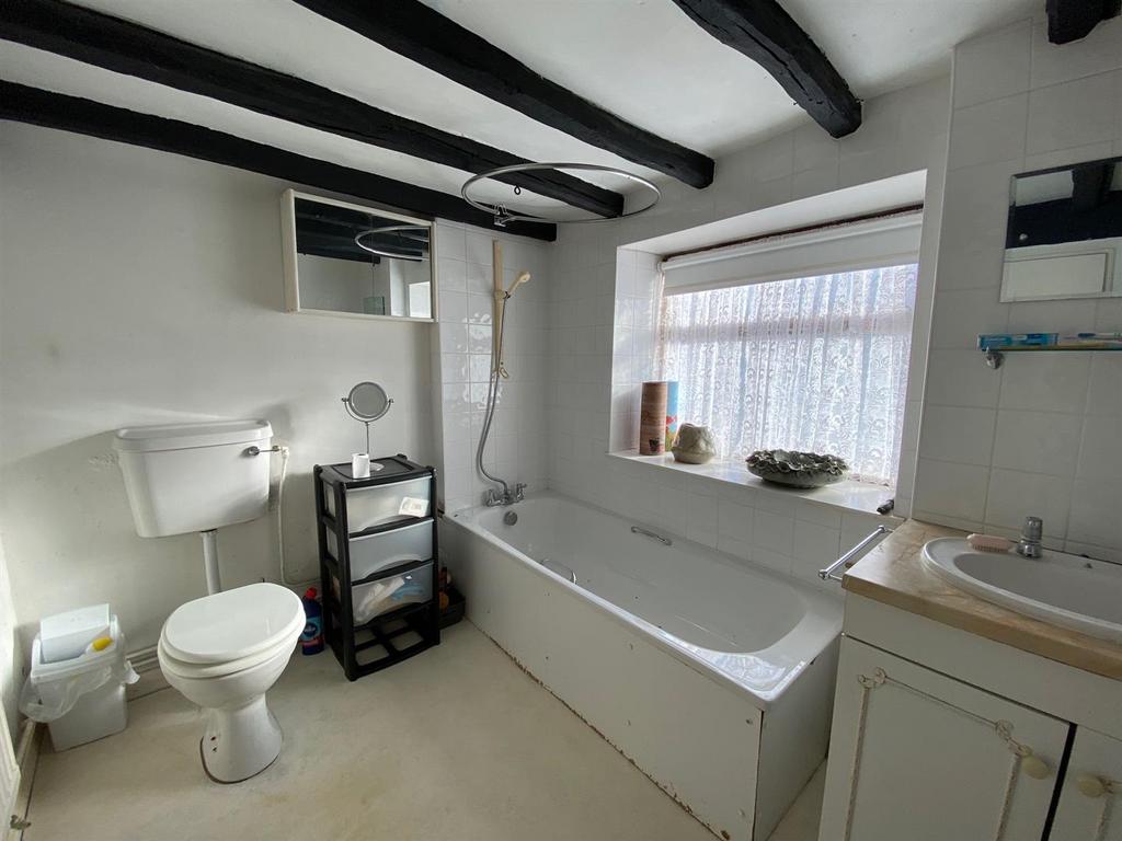 Bathroom.jpg