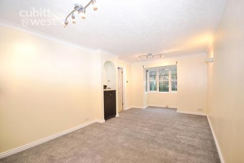 2 bedroom apartment to rent, Violet Close Wallington SM6