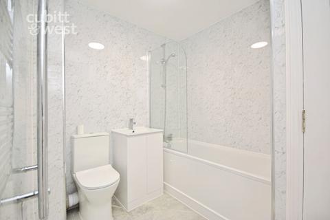 2 bedroom apartment to rent, Violet Close Wallington SM6