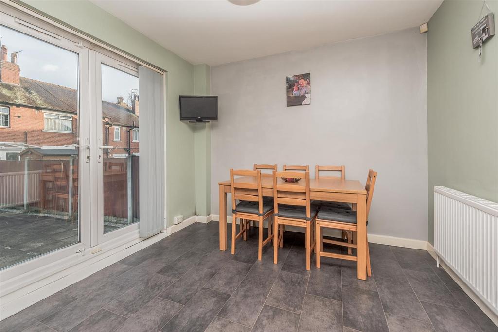 Fitted Dining Kitchen: