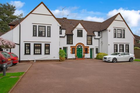 2 bedroom apartment for sale, West Common, Harpenden, Hertfordshire, AL5
