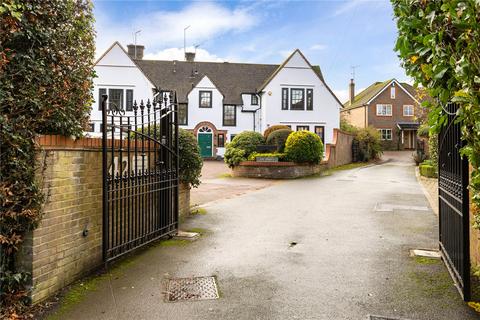 2 bedroom apartment for sale, West Common, Harpenden, Hertfordshire, AL5
