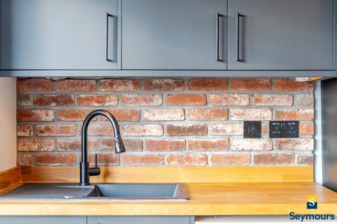 undefined, Worplesdon Road, Surrey GU2